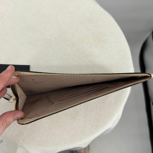 Kate Spade New with Tags Light Sand Lucy Med Zip Wristlet Pebble Leather - Picture 3 of 4